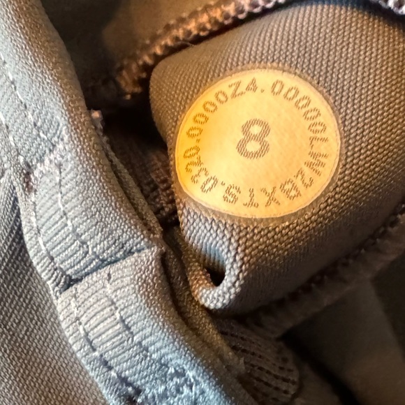 EUC Lululemon unleash strength bra medium strength b/c size 8 iron blue - Picture 4 of 4